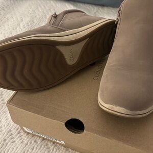 Clarks cloud steppers size 7 1/2 barely worn